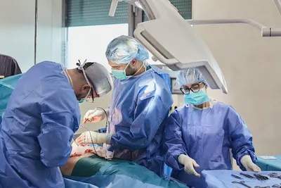 Lek. Dariusz Kompani Zare, specjalista chirurgii ogólnej i chirurgii onkologicznej